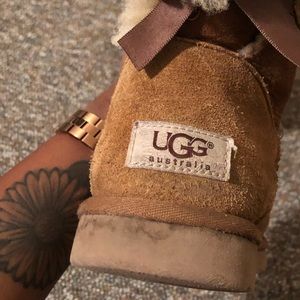 Size 6 Bailey Bow Tan Ugg’s